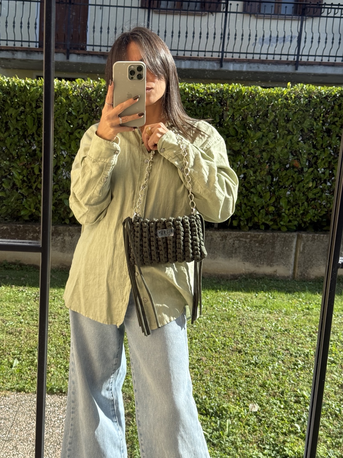 Stefania con borsa crochet verde